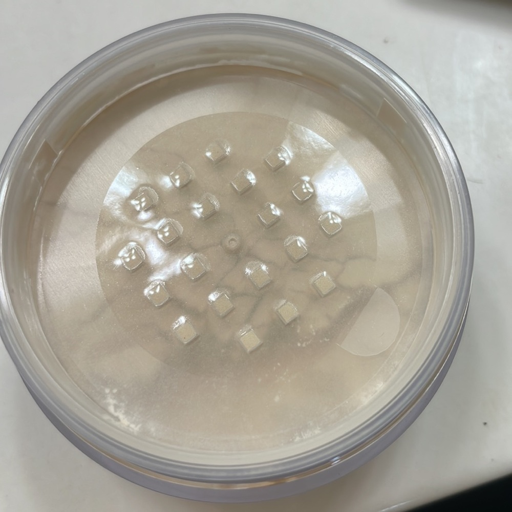 Laura Mercier, translucent powder - Picture 2 of 4